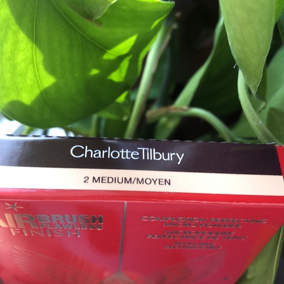 ♥️Charlotte Tilbury♥️ Airbrush Flawless Finish in shade ‘medium’ - Picture 2 of 2